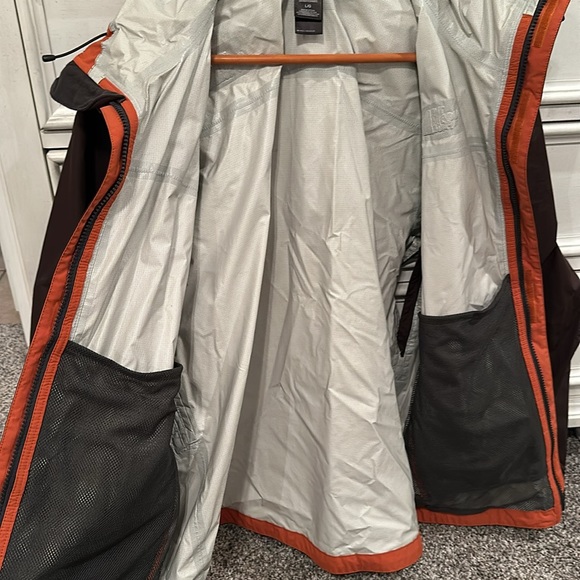 Men’s NorthFace Rainjacket - Picture 4 of 5